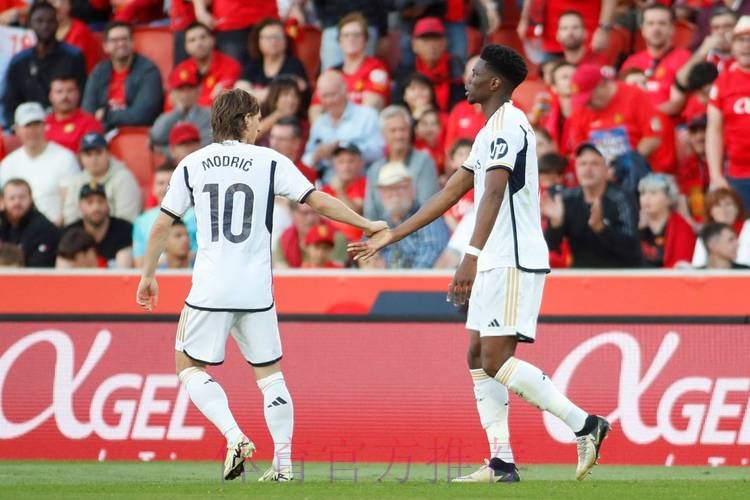 媒体发起皇马中卫投票:选琼阿梅尼&阿森西奥? 媒体发起皇马中卫投票:选琼阿梅尼&阿森西奥?